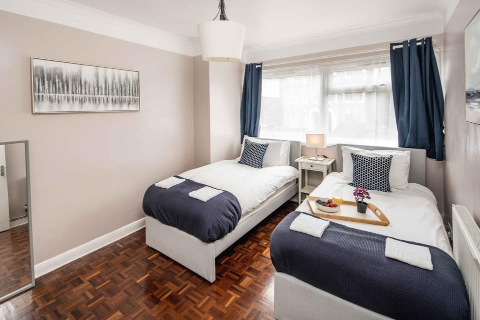 Chatsworth Ground Floor Apartment! Apartment in Croydon