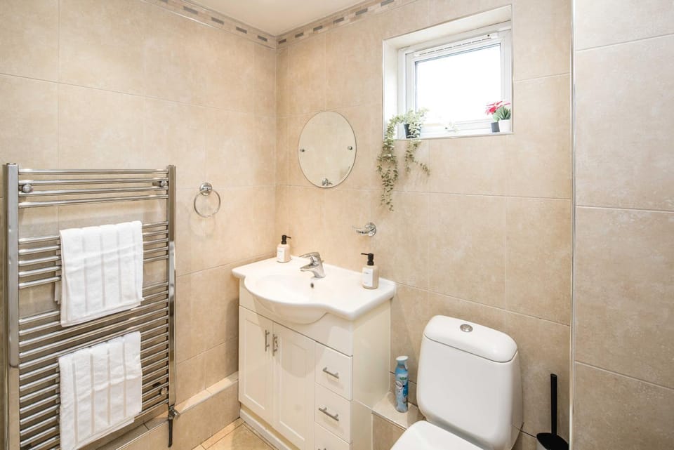 Chatsworth Ground Floor Apartment! Apartment in Croydon