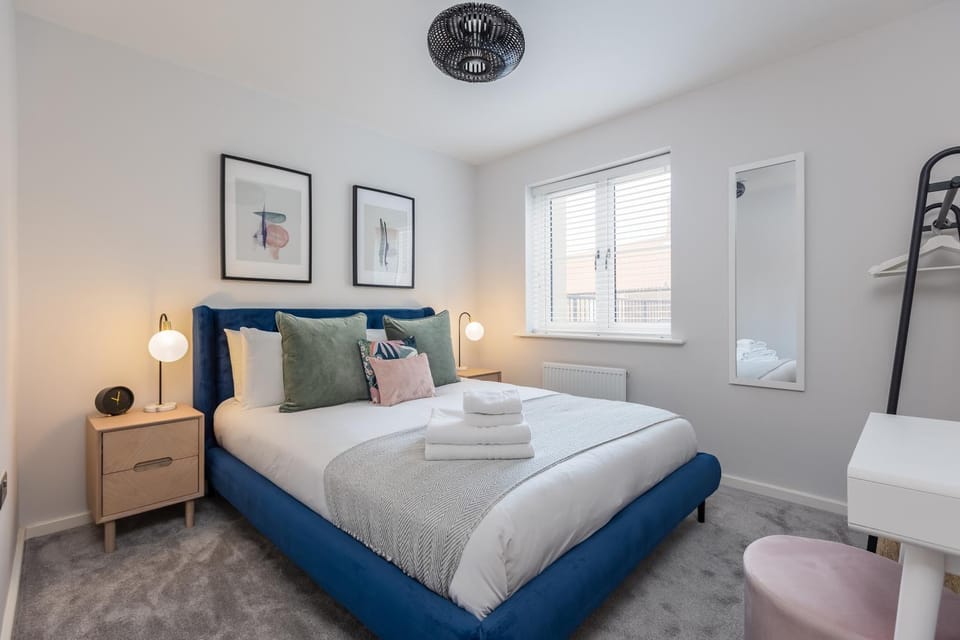 Bed, Bedroom, towels