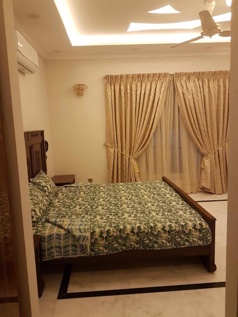 Bed, Photo of the whole room, Bedroom, air conditioner
