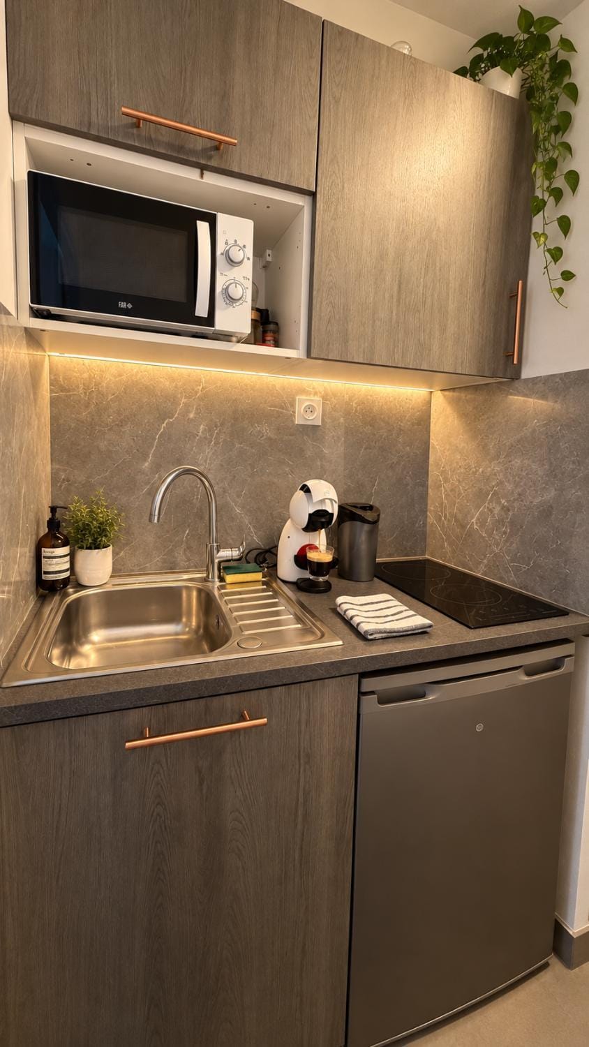 Kitchen or kitchenette, stove, kitchen