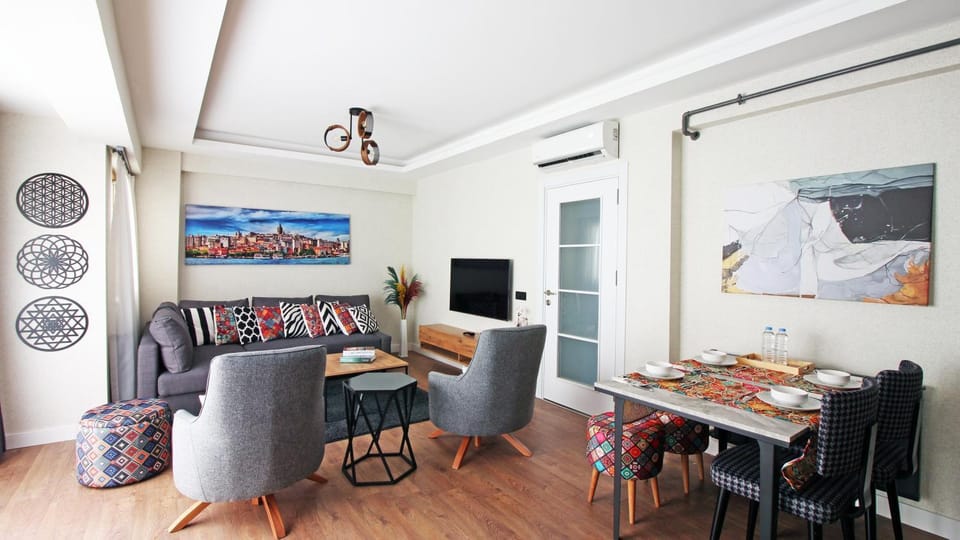 TV and multimedia, Living room, Seating area, Dining area, air conditioner