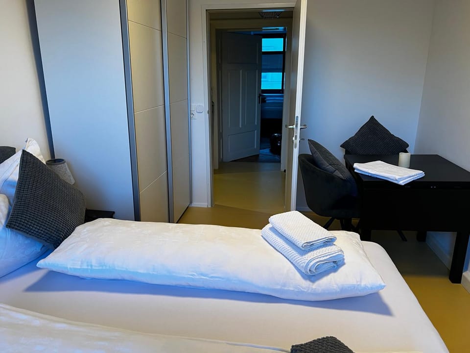 Photo of the whole room, Seating area