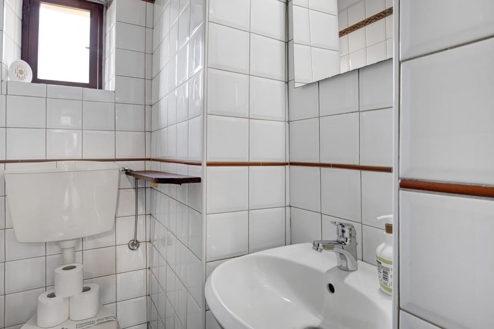 Bathroom, Living room