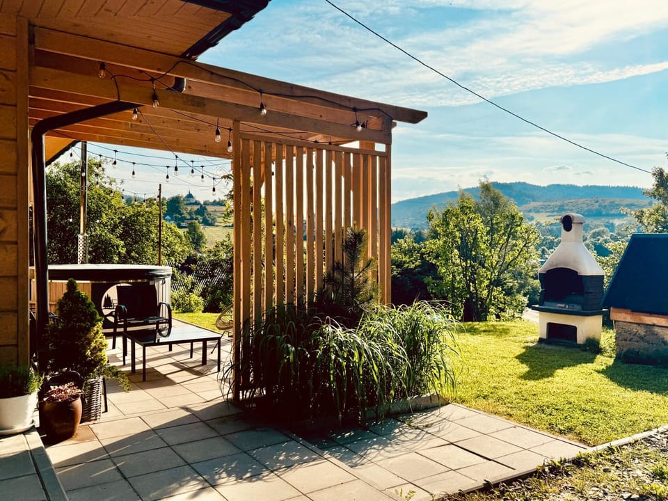 Property building, Patio, Spring, Day, Natural landscape, Summer, BBQ facilities, Garden, Balcony/Terrace, Seating area, Garden view, Mountain view, furniture