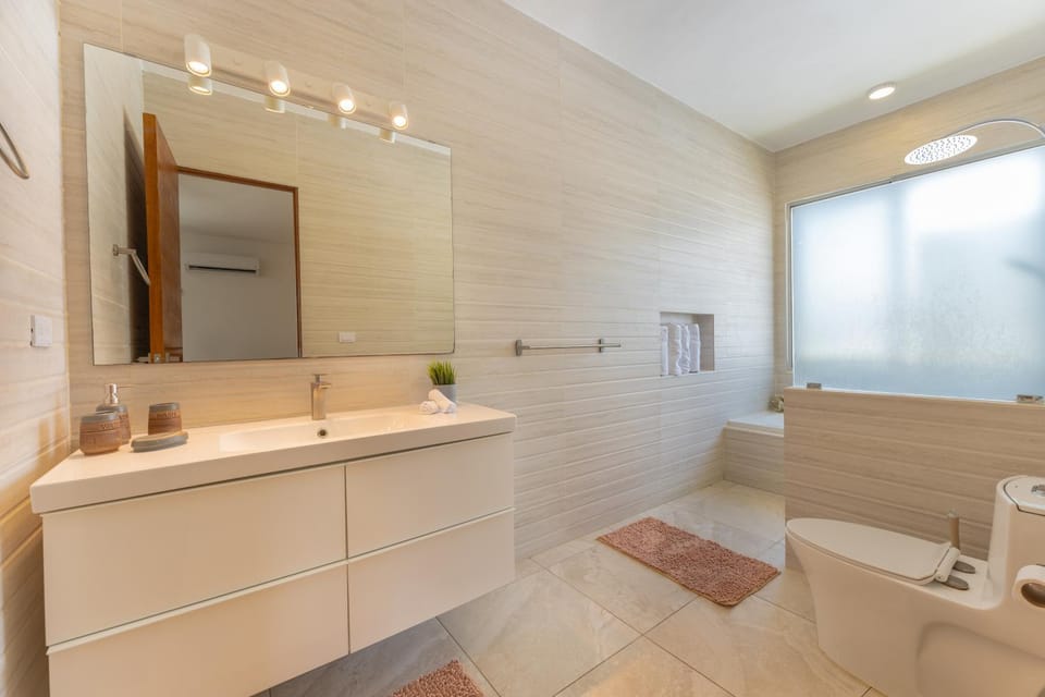 Shower, Toilet, Bathroom, towels