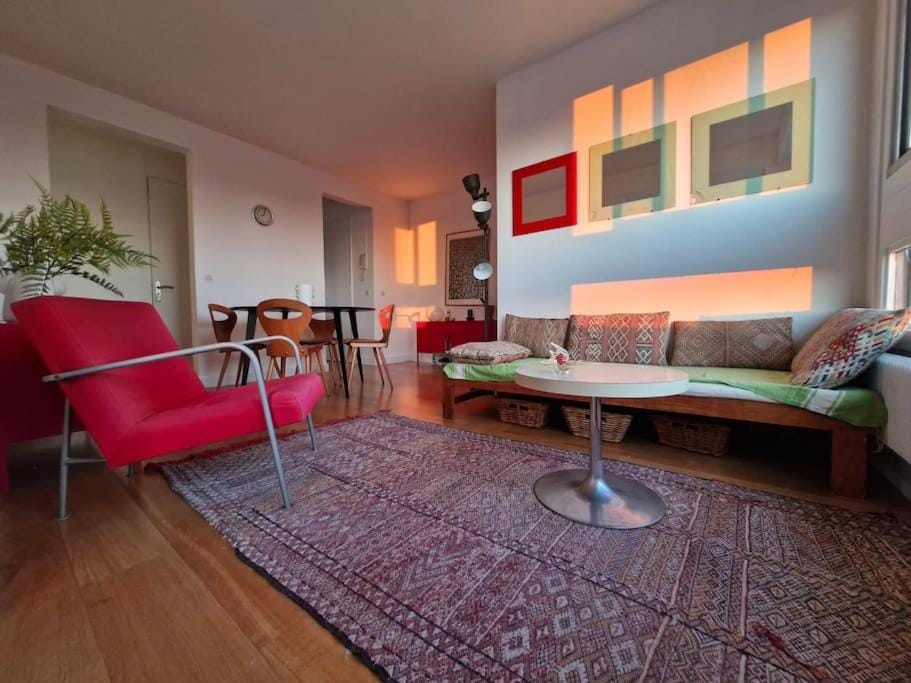 Loft 80m2 au 9ème étage avec ascenseur - Parking Gratuit - Vues panoramiques sur tout Paris Apartment in Paris
