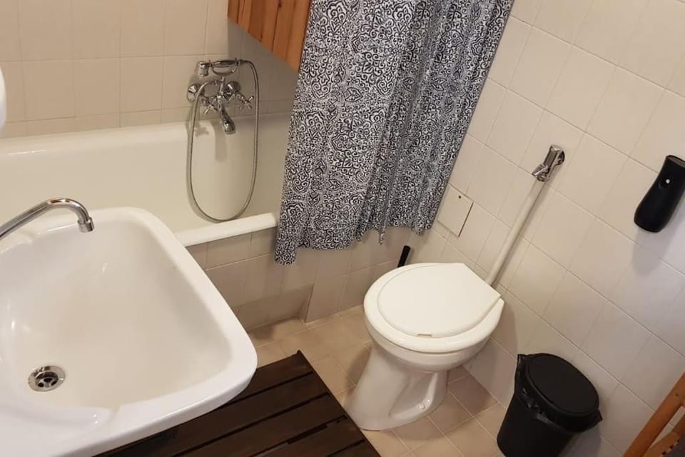 Shower, Toilet, Bathroom, Bath