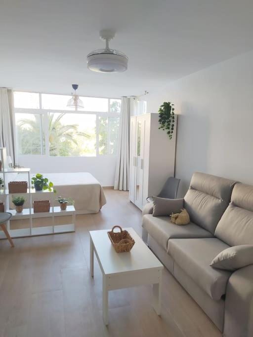 Completo Estudio con Piscina en la Playa Apartment in Axarquía