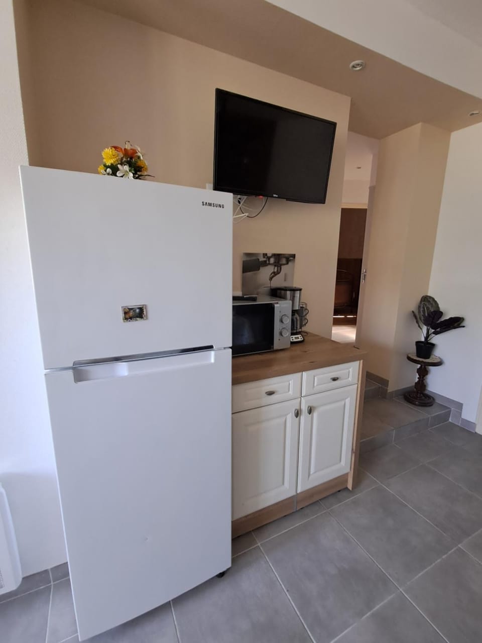 Kitchen or kitchenette