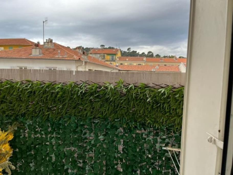 Nice port bel appartement au calme 2 chambres clim balnéo option parking privé max 4 personnes Apartment in Nice