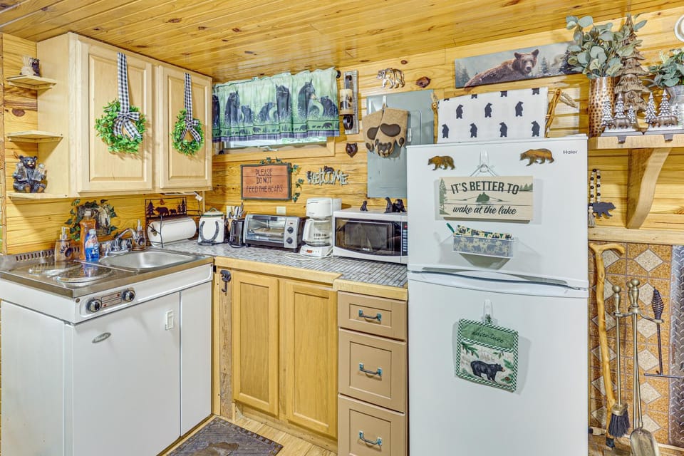 Carrollton Cabin w/ Patio & Fire Pit! Cabin in Ohio