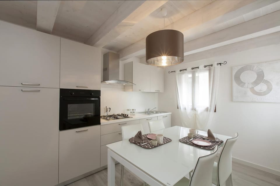 Day, Kitchen or kitchenette