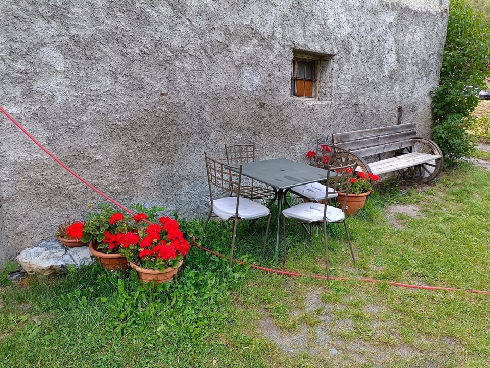 Guesthouse Seghetto Hostel in Canton of Grisons