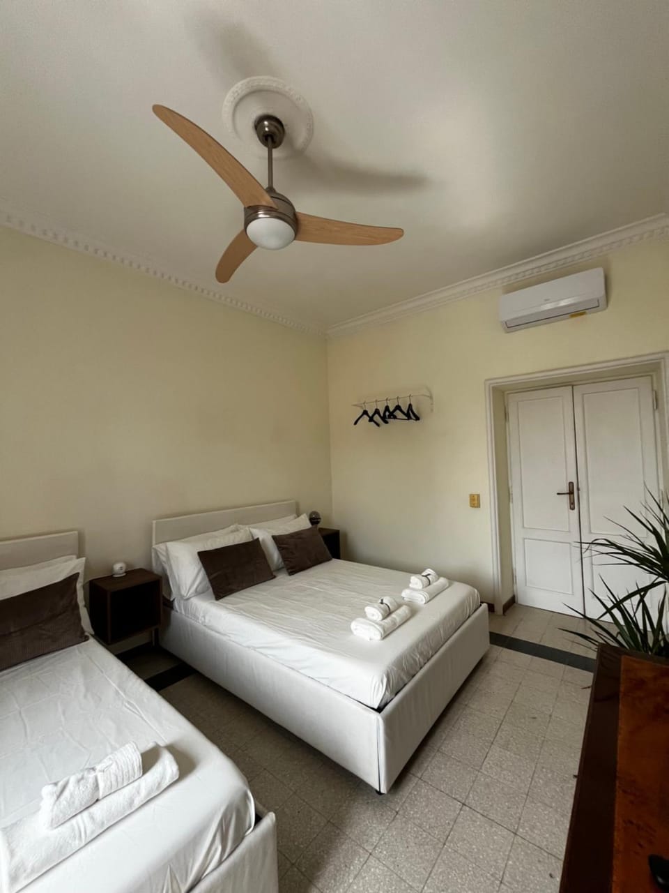 Bed, Photo of the whole room, Bedroom, air conditioner