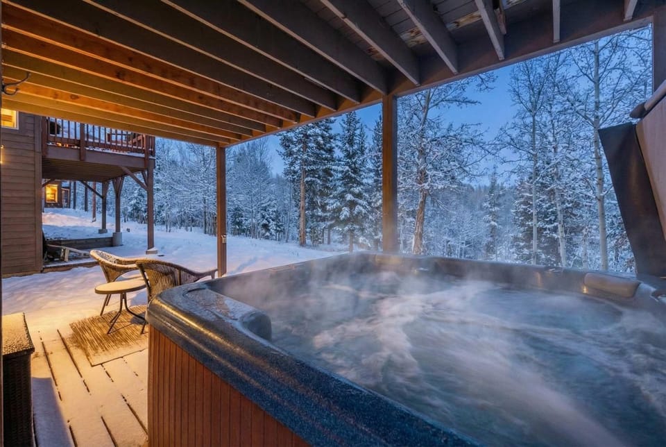 Mountain Escape with Hot Tub Near Ski Resorts and I 70 House in Wildernest