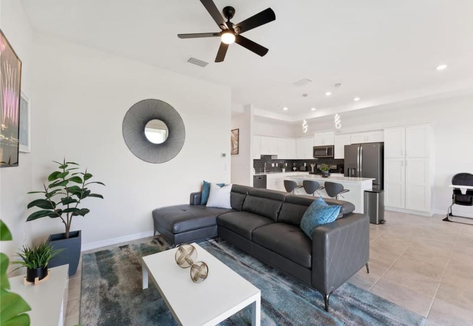 Modern Storey Lake Resort Disney Orlando 3161-405 Apartment in Kissimmee