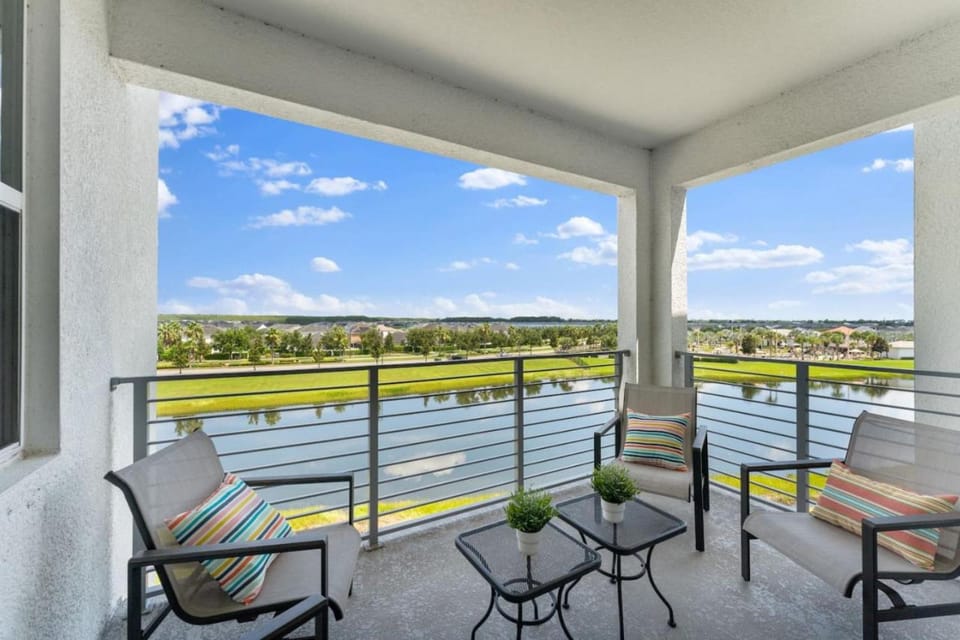 Modern Storey Lake Resort Disney Orlando 3161-405 Apartment in Kissimmee