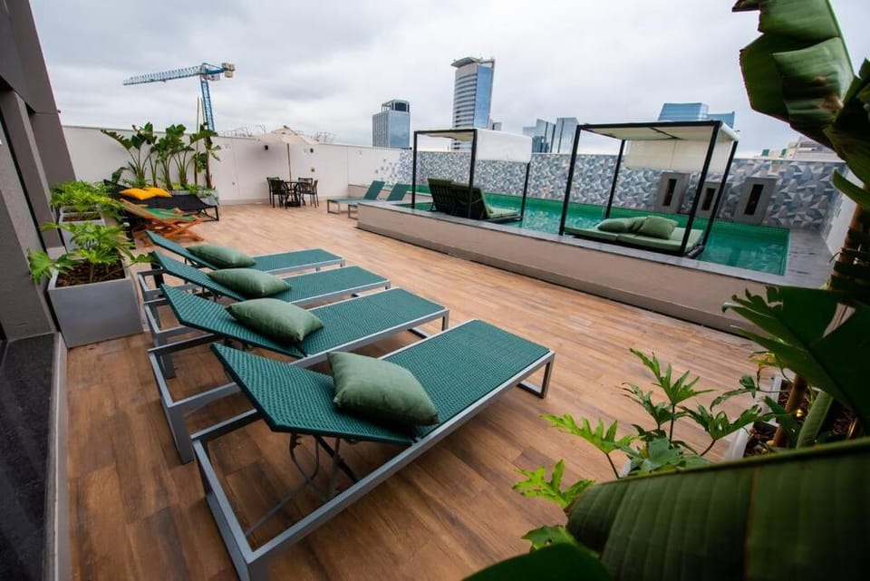 Solarium, Swimming pool, sunbed