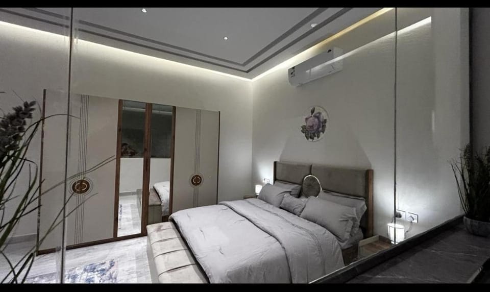 شقه فاخره بجوار الراشد مول Apartment in Medina