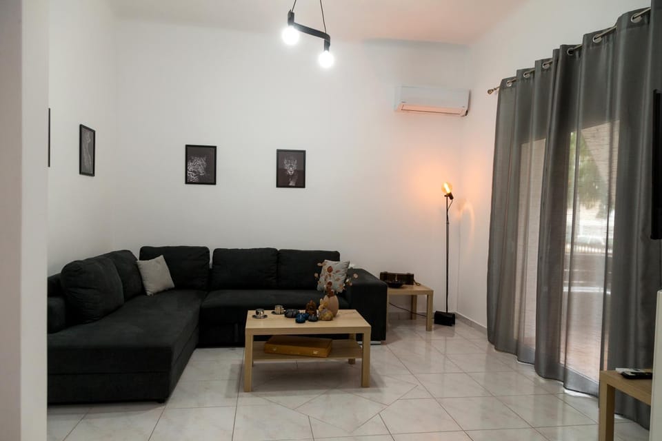 TV and multimedia, Balcony/Terrace, Living room, Seating area, internet