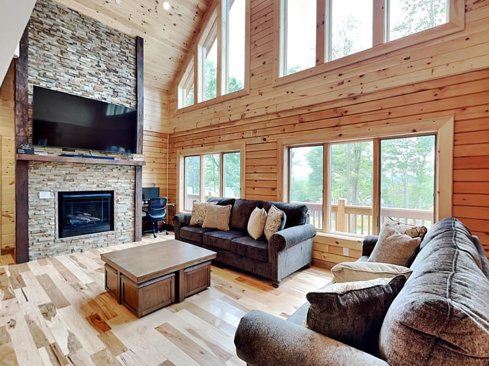 Fortune Mountain Retreat House in Deep Creek Lake