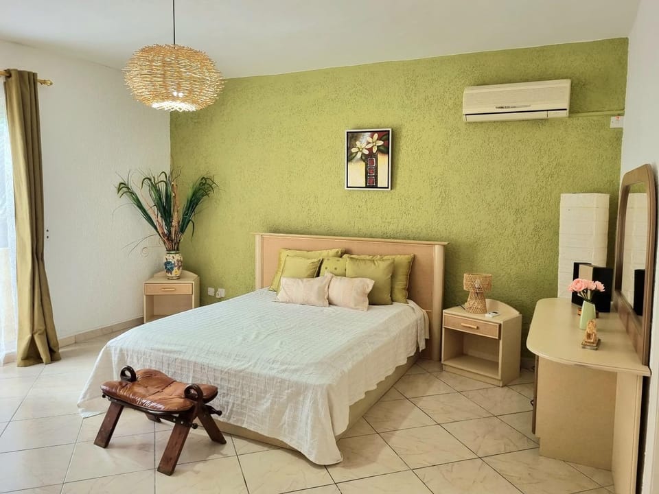 Bed, Photo of the whole room, Bedroom, air conditioner
