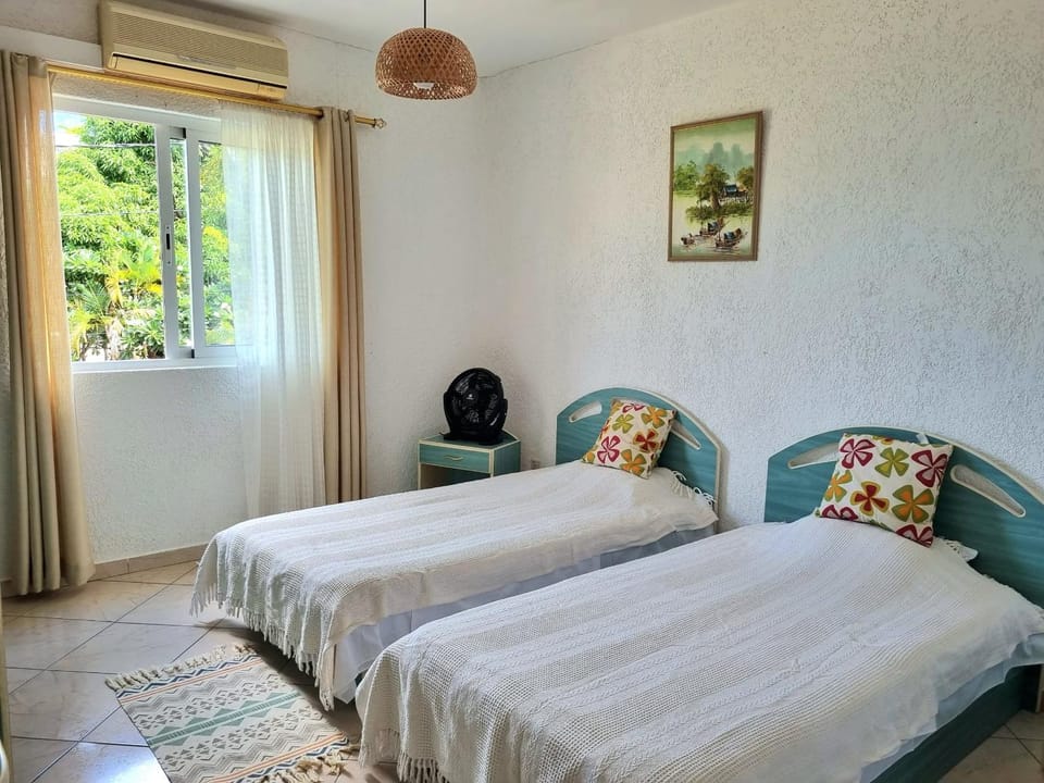 Bed, Bedroom, air conditioner