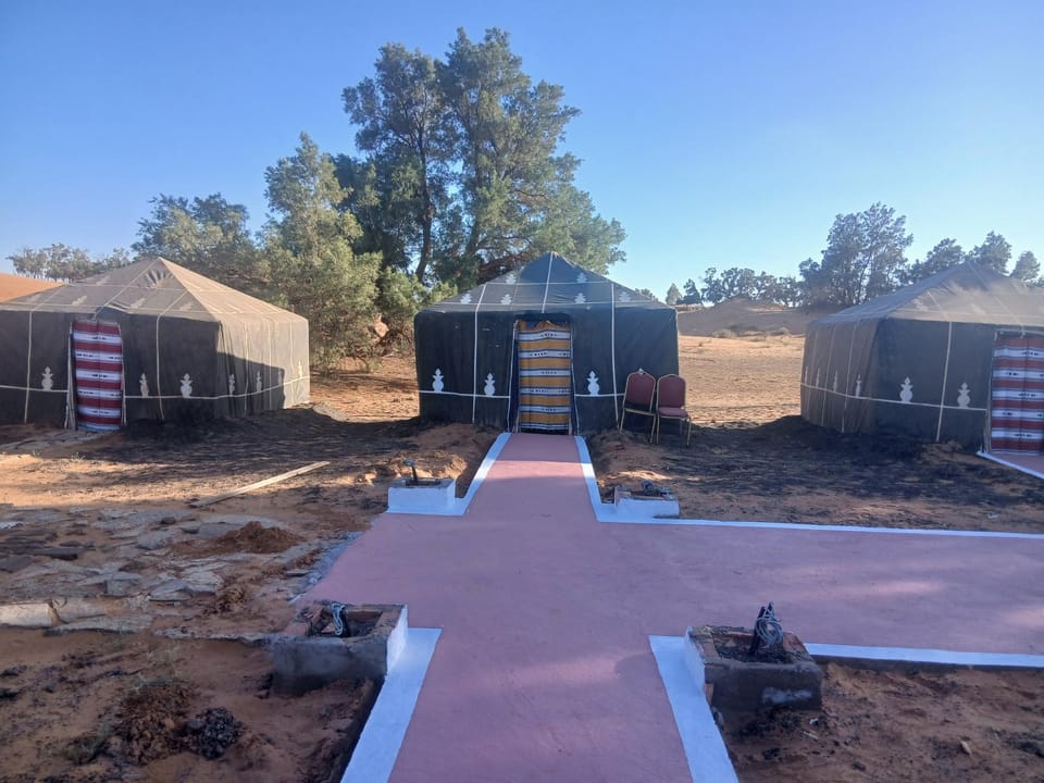 Camp Les pyramides merzouga Luxury tent in Morocco