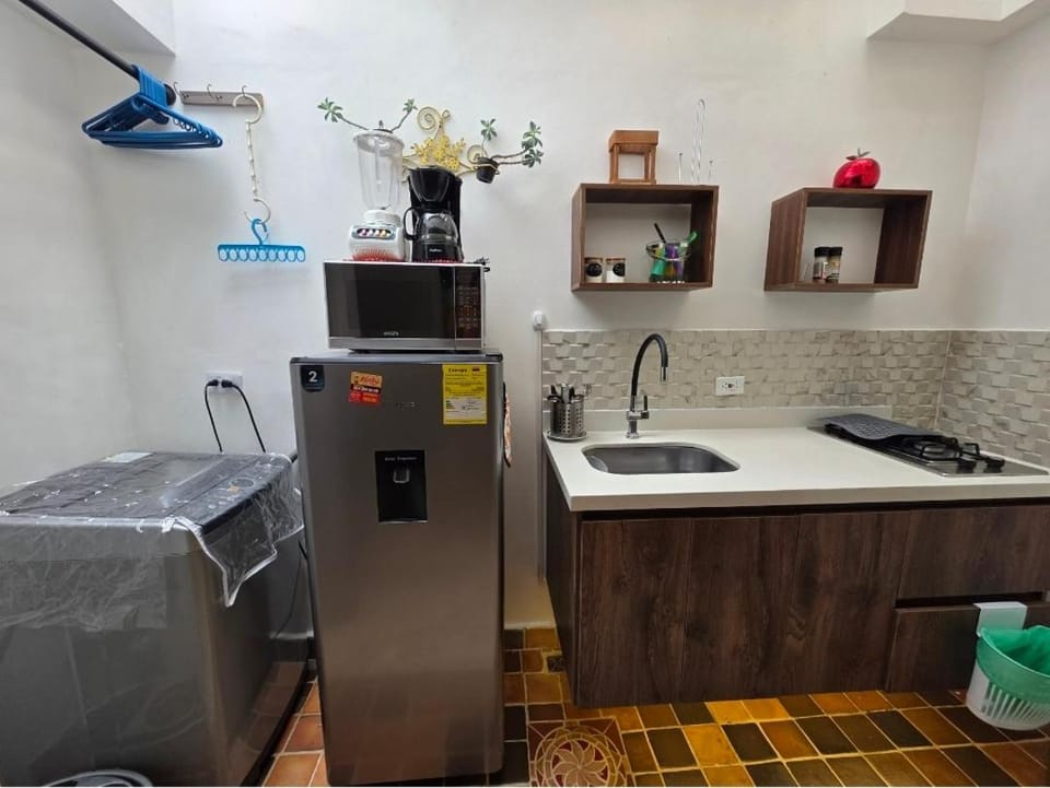 aparta-estudio cerca estación metro poblado Apartment in Medellin