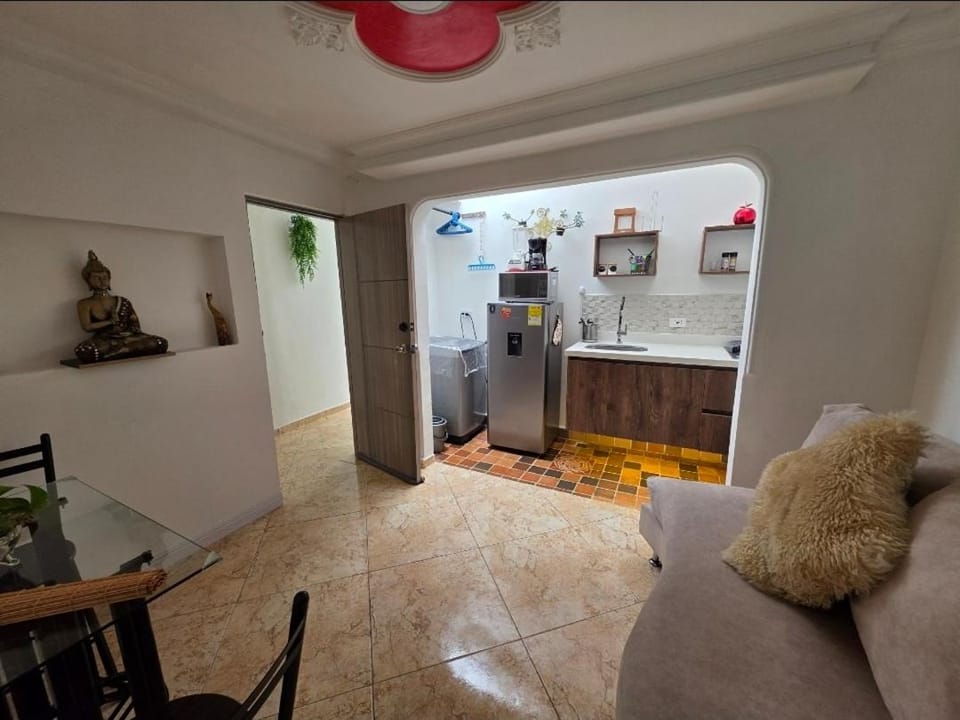 aparta-estudio cerca estación metro poblado Apartment in Medellin