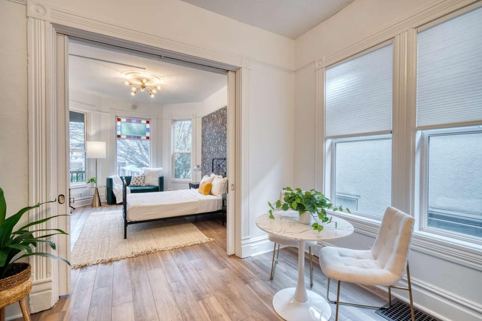 Stay Portland - Historic Queen Anne Vernacular - 95 WalkScore Apartment in Portland