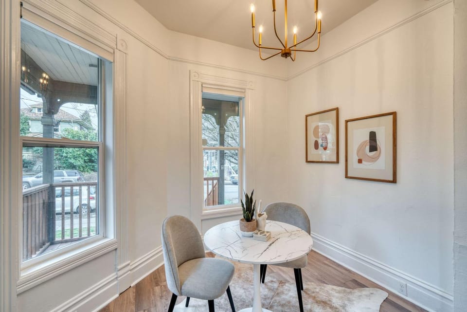 Stay Portland - Historic Queen Anne Vernacular - 95 WalkScore Apartment in Portland