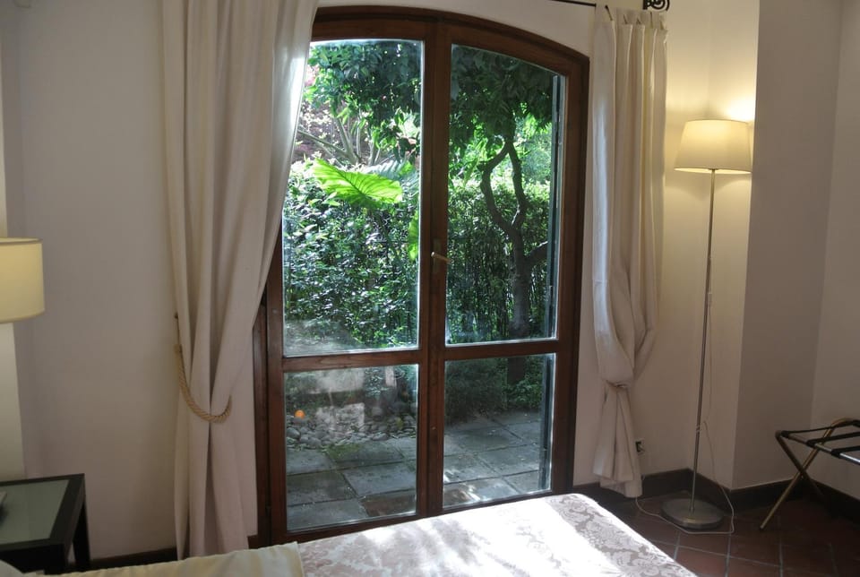 Photo of the whole room, Bedroom, Garden view