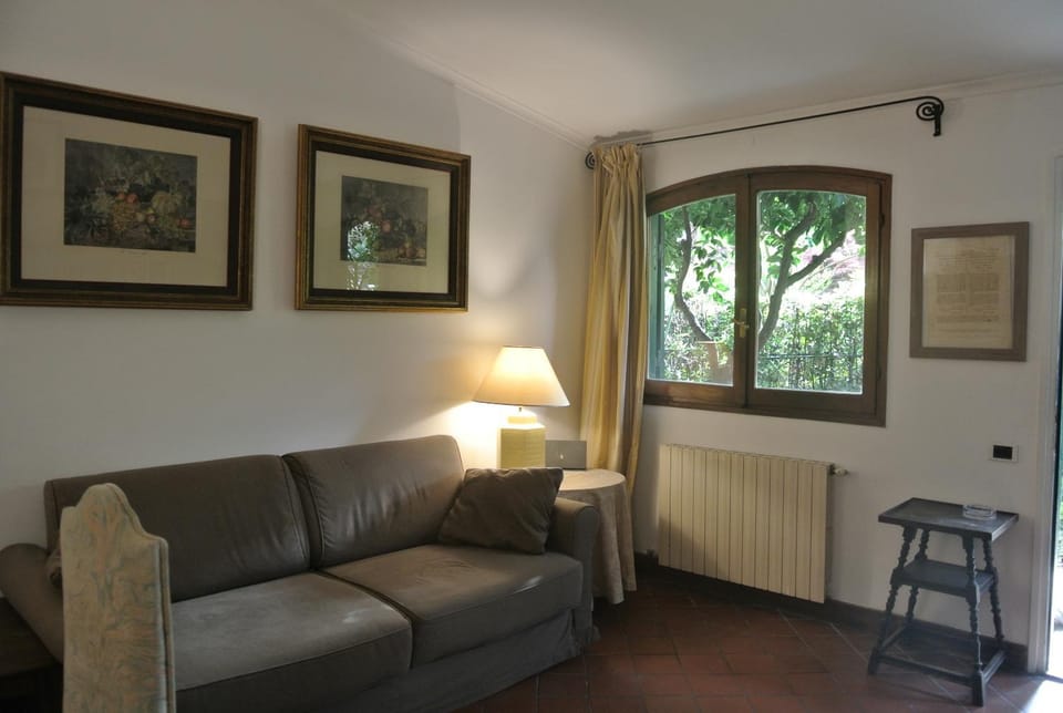 Living room, internet