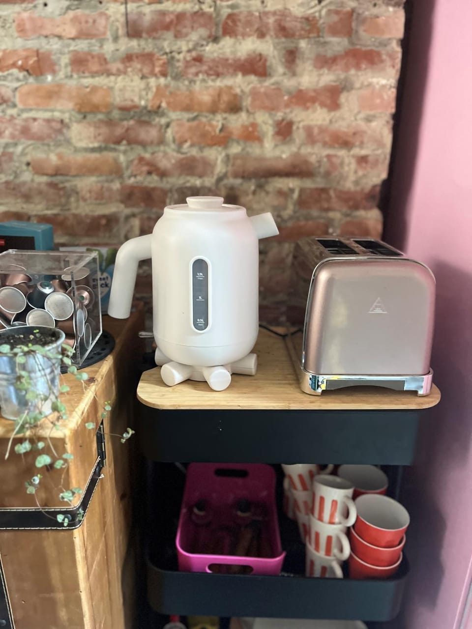 Coffee/tea facilities, toaster