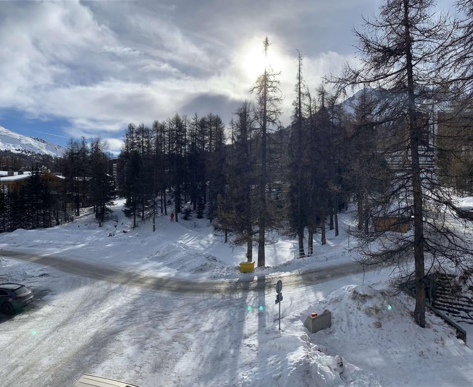 Skiing, Mountain view