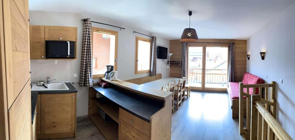 Bed, Bathroom