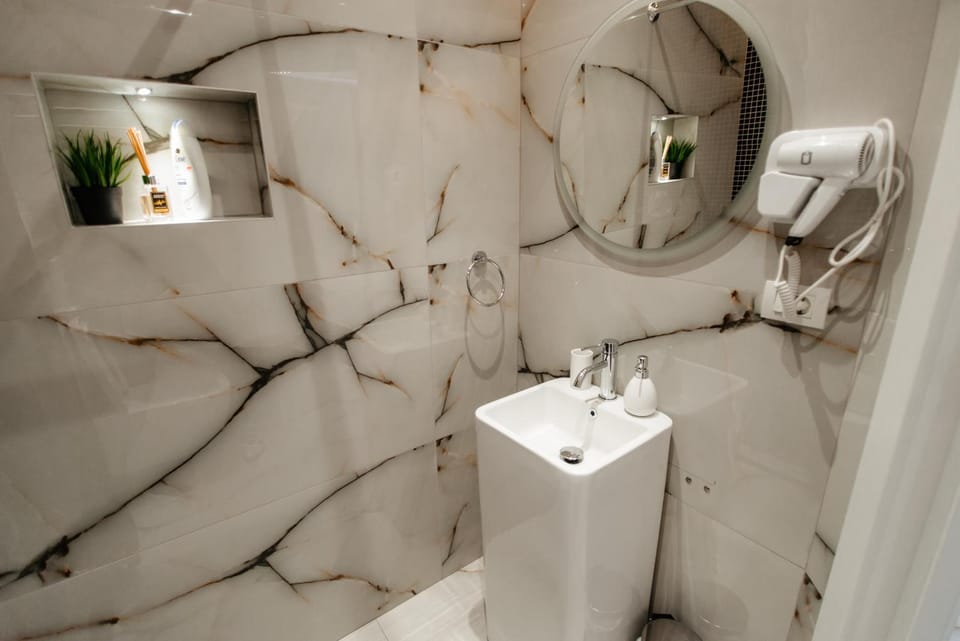 Shower, Toilet, Bathroom, heating