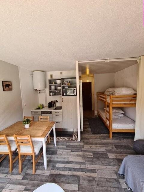 Bed, kitchen