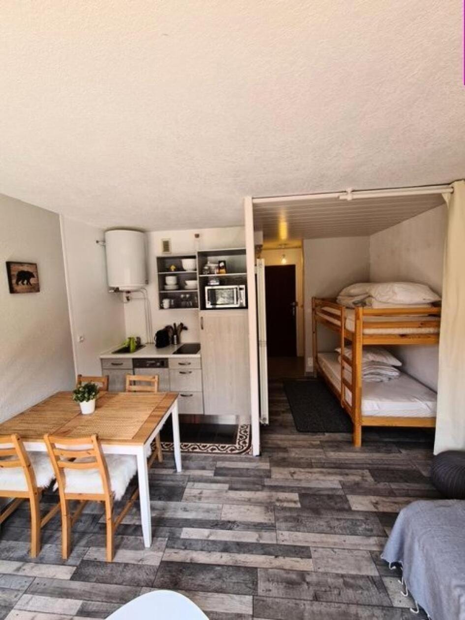 Bed, kitchen