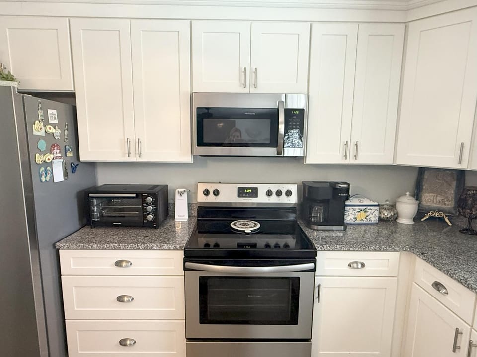 Kitchen or kitchenette, oven, stove