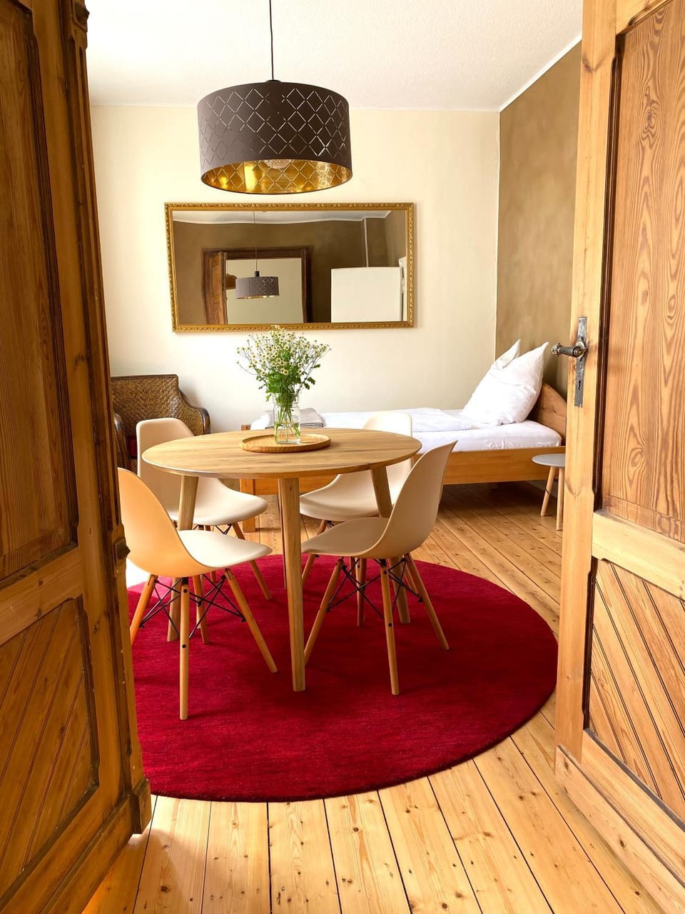 Seating area, Dining area, Bedroom