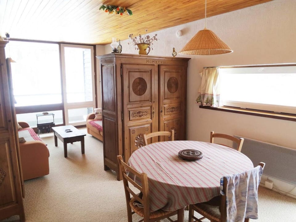 Bed, kitchen