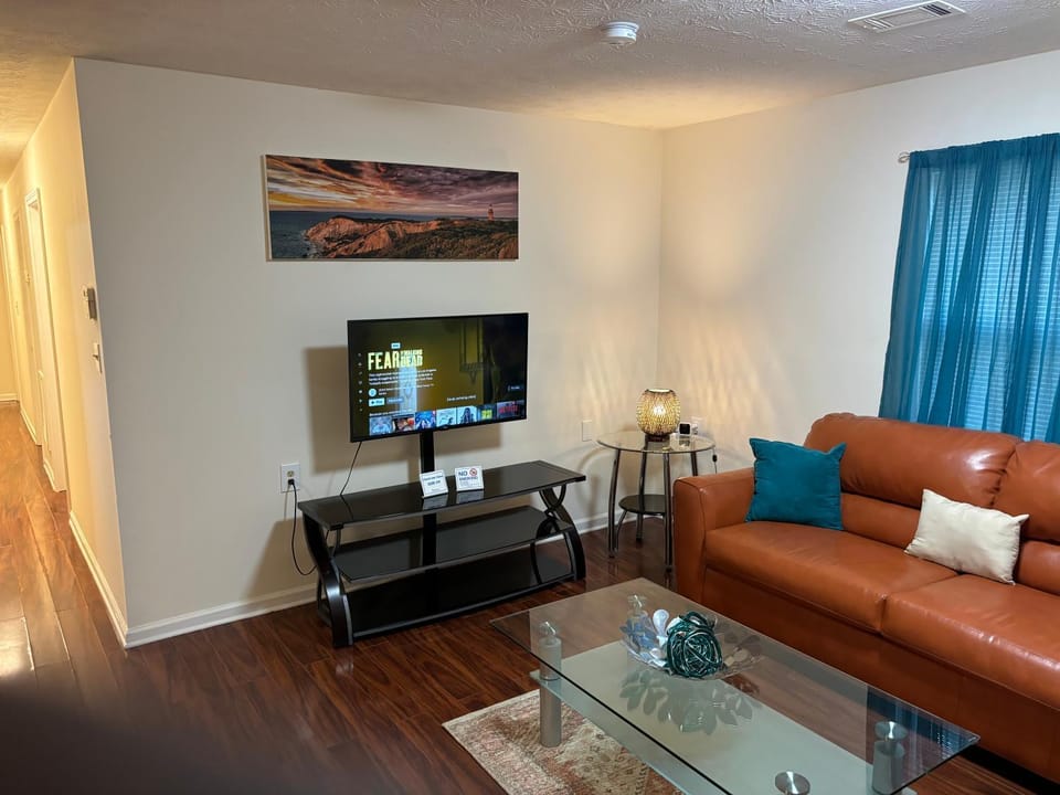 Communal lounge/ TV room, TV and multimedia, Living room, Seating area
