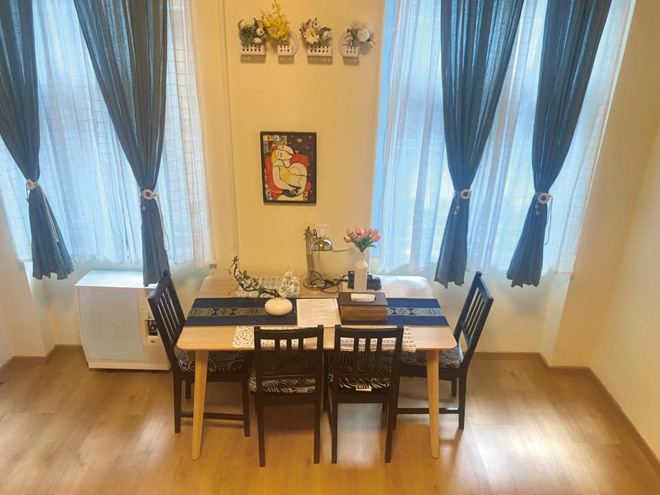 Living room, Seating area, Dining area