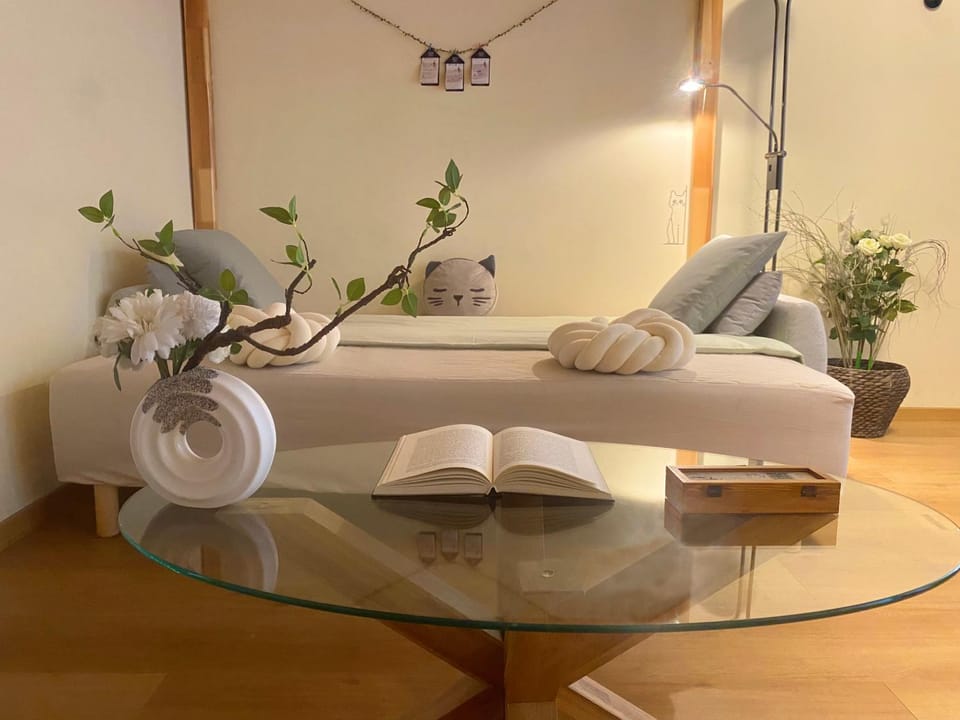 Bed, Living room, Bedroom