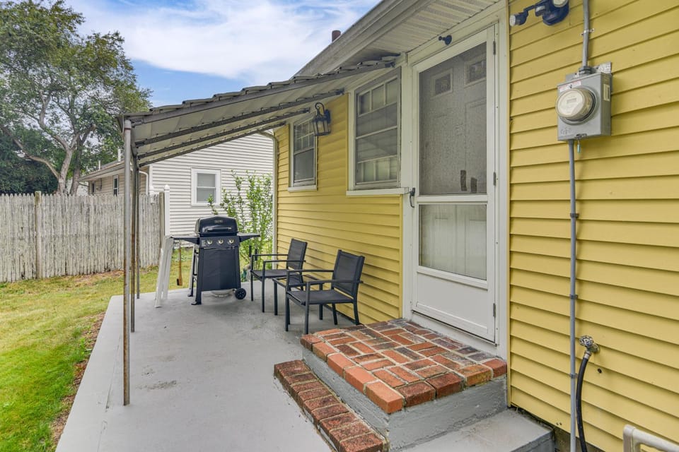 < 2 Mi to Beach: Cozy Cottage w/ Patio on Cape Cod House in Hyannis