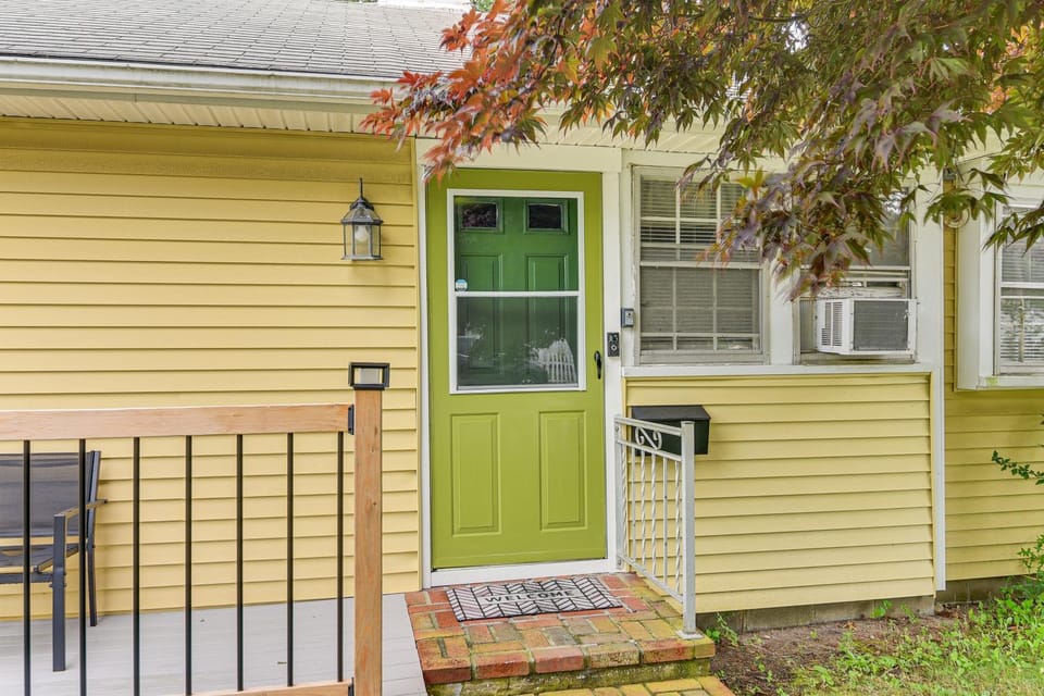 < 2 Mi to Beach: Cozy Cottage w/ Patio on Cape Cod House in Hyannis