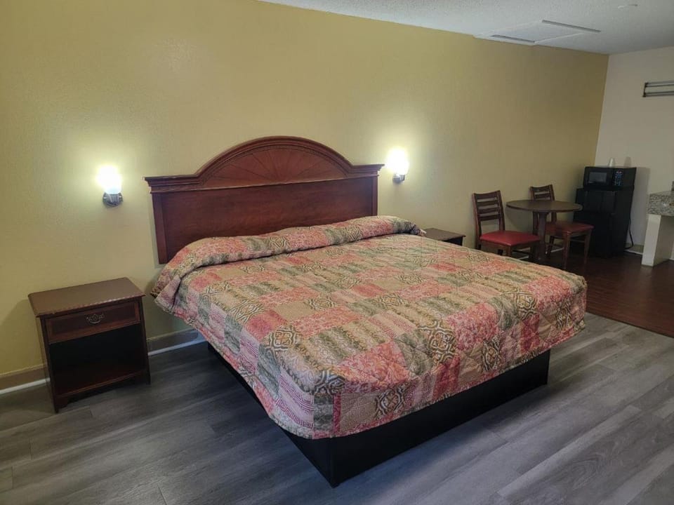Snow White - Richmond South Motel in Chesterfield County